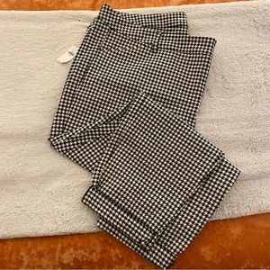 Old navy black and white herringbone Pixie pants size 24 new with tags